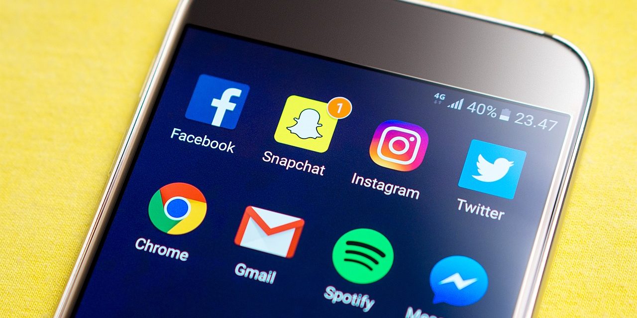 Que faire des réseaux sociaux d’un proche décédé ?