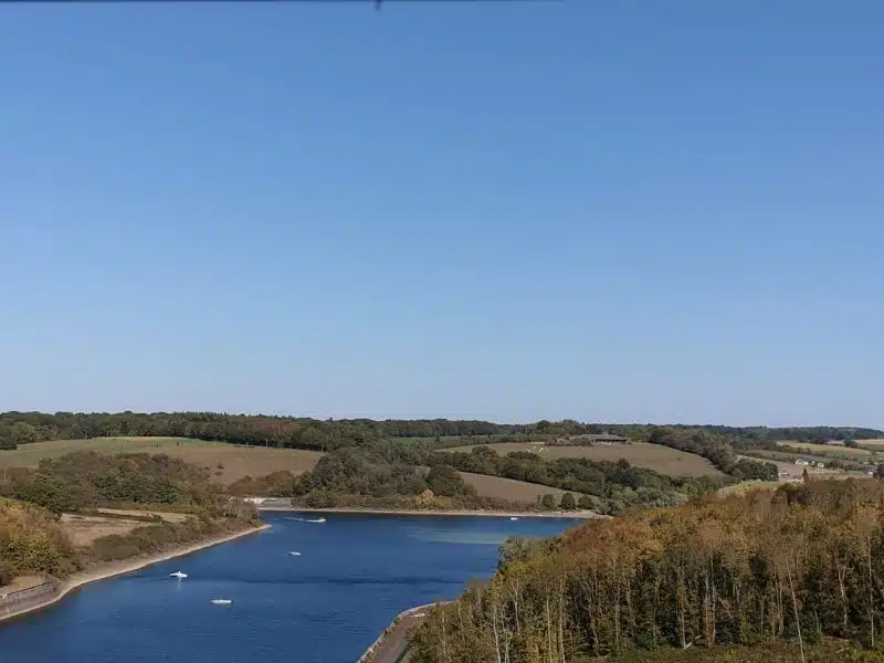 Les lacs de l’Eau d’Heure : une destination touristique où investir