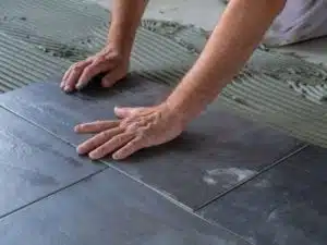 L’importance d’une pose de chape pour votre carrelage