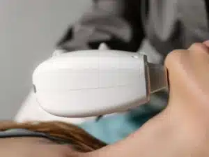 L’épilation laser définitive pour les zones sensibles : zoom sur le visage