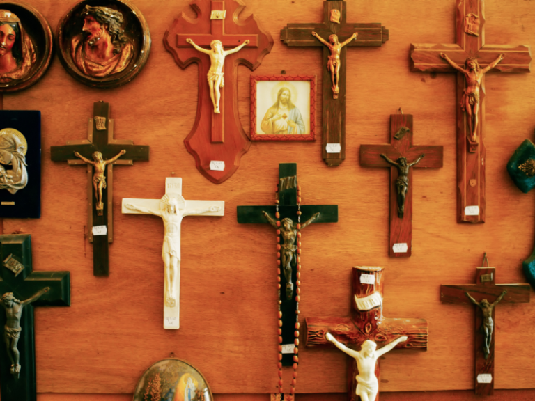 Où accrocher un crucifix dans votre maison ?