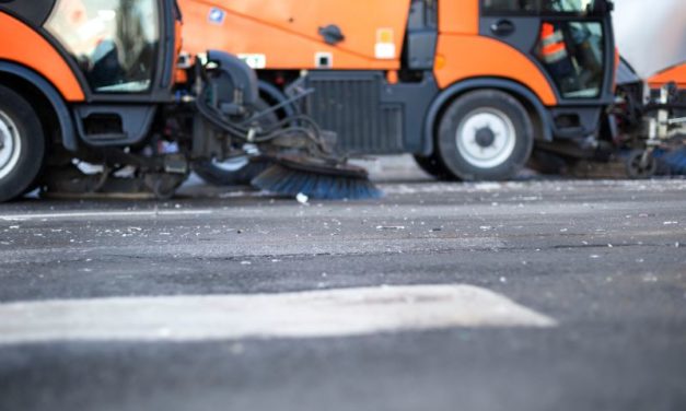 Le nettoyage de voirie et le curage d’avaloir pour lutter contre les inondations