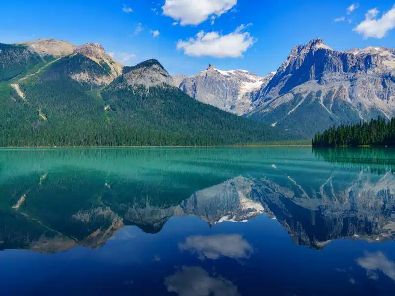 Le lac de Serre Poncon, entre paysages époustouflants et activités nautiques