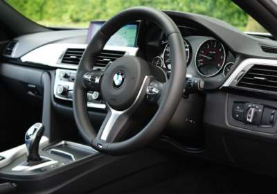 3 raisons de passer par un crédit auto pour financer votre voiture