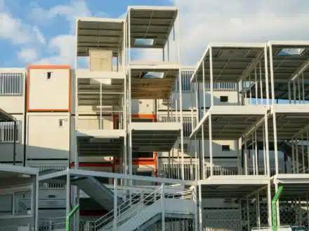 3 secteurs d’activité où installer une cabine préfabriquée