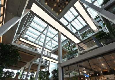Installer un plafond acoustique dans un lieu public, pourquoi ?