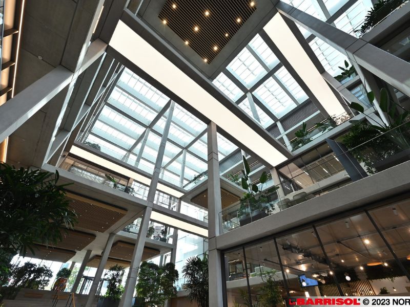 Installer un plafond acoustique dans un lieu public, pourquoi ?