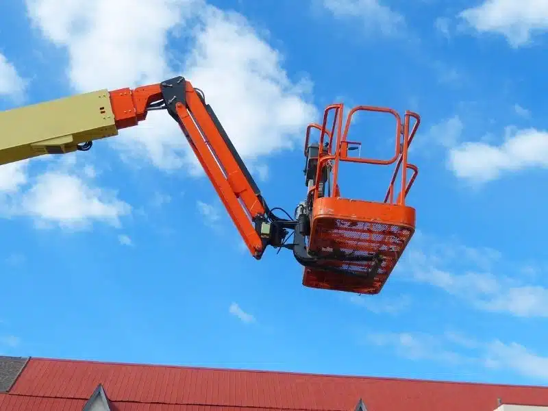 Pourquoi opter pour la location de votre nacelle élévatrice plutôt que l’acheter ?