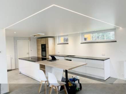 Comment installer une toile tendue sur votre plafond ?