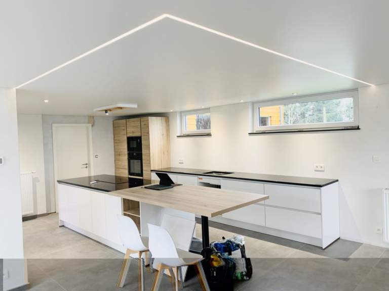 Comment installer une toile tendue sur votre plafond ?