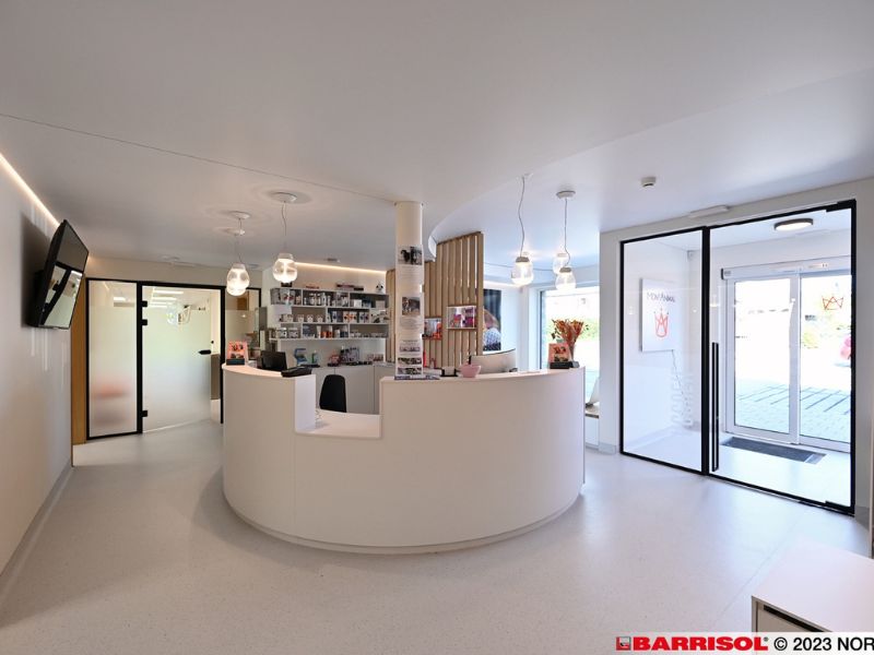 Quelle différence de prix entre les plafonds tendus lumineux, décoratifs et classiques ?