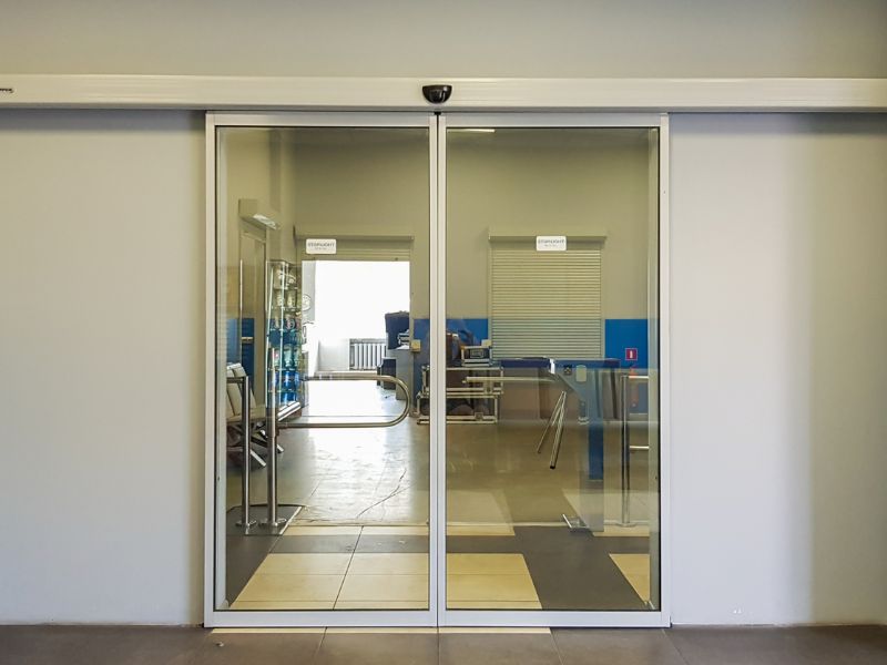 Pourquoi choisir une porte automatique piétonne ?