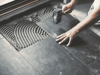 Pourquoi la pose de chape est-elle essentielle pour votre carrelage ?